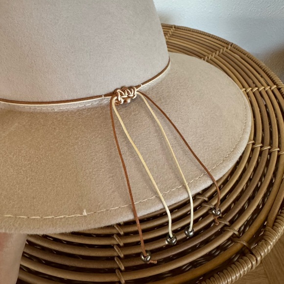 Gottex Gray Hat 100% Wool Felt, Western Hat with Beaded Detail - Picture 5 of 7